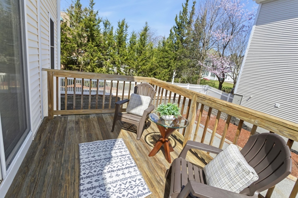 555 Main St # 1