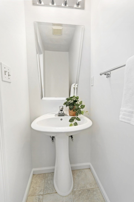555 Main St # 1