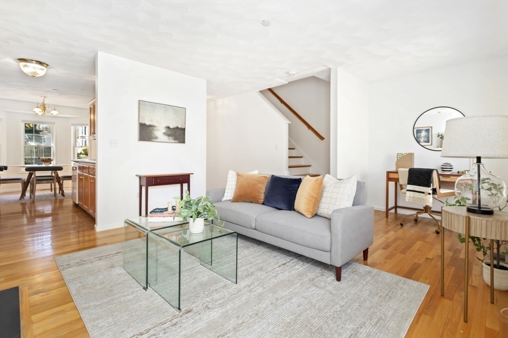 555 Main St # 1