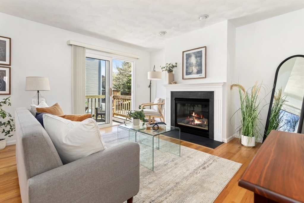 555 Main St # 1