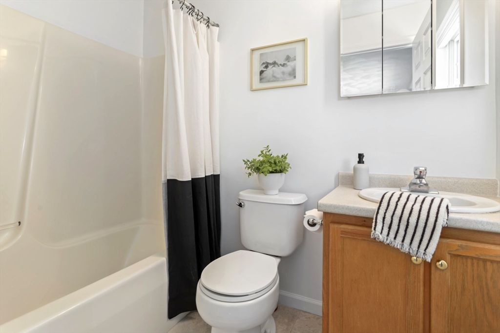 555 Main St # 1