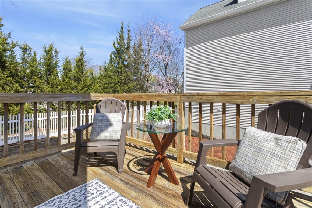 555 Main St # 1