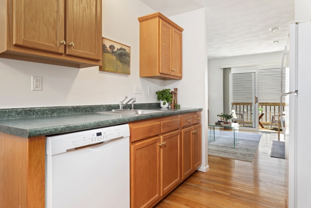 555 Main St # 1
