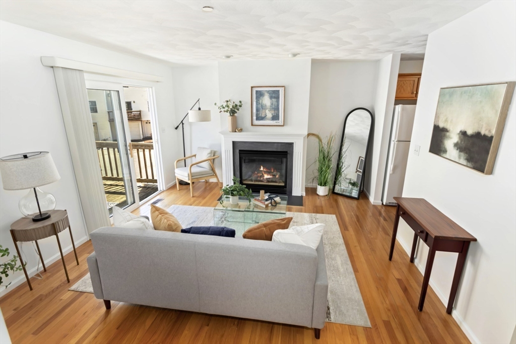555 Main St # 1
