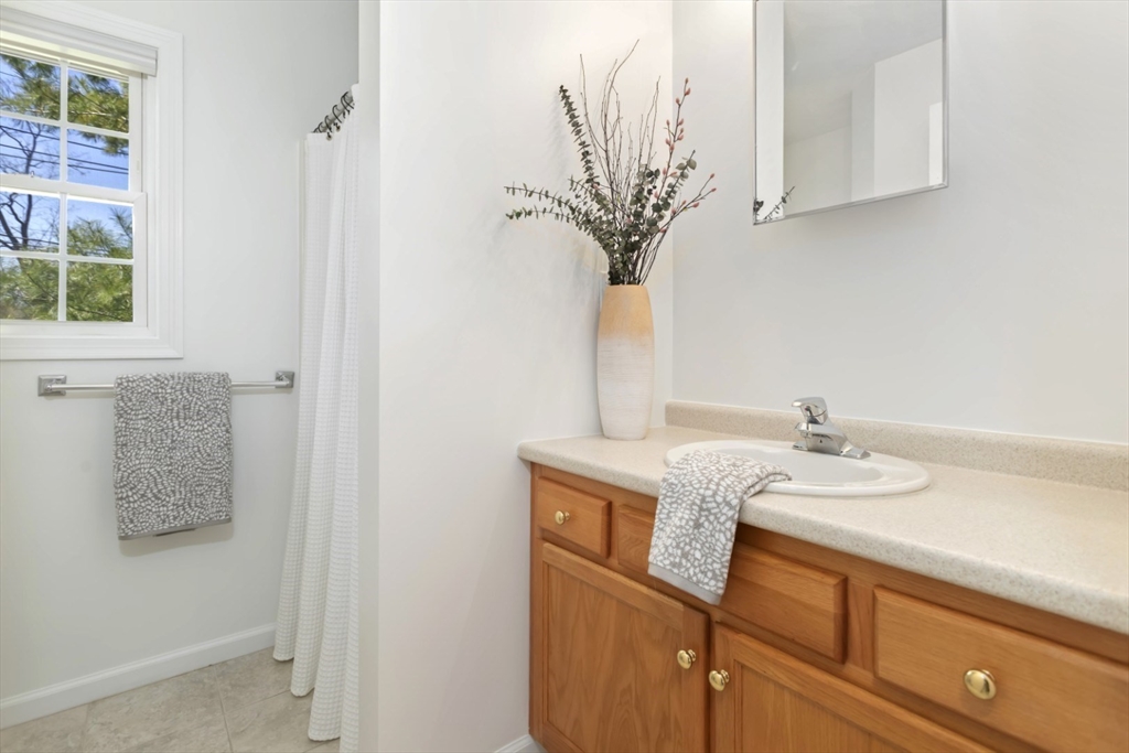 555 Main St # 1