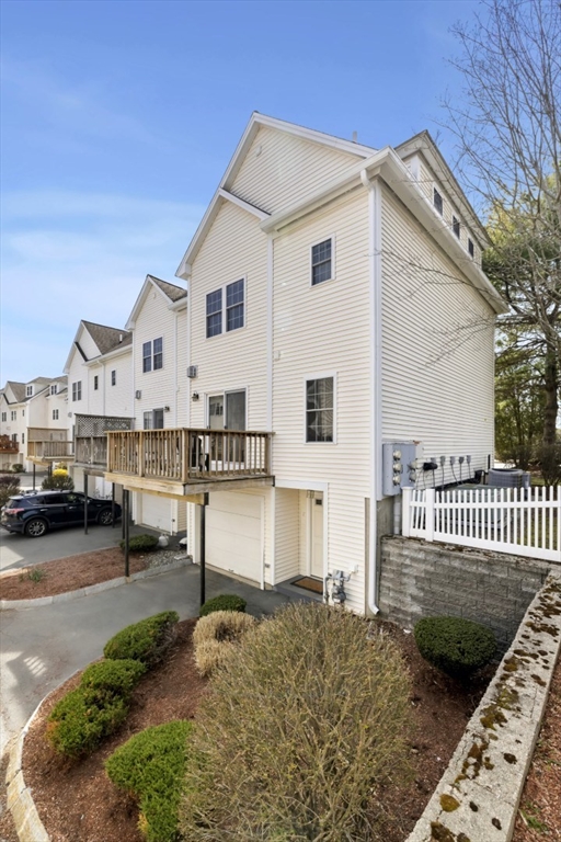 555 Main St # 1
