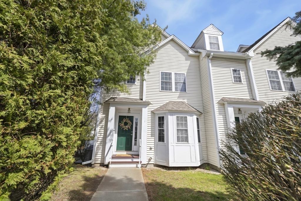 555 Main St # 1