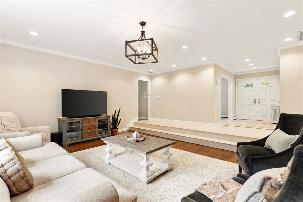 38 Wildewood Dr