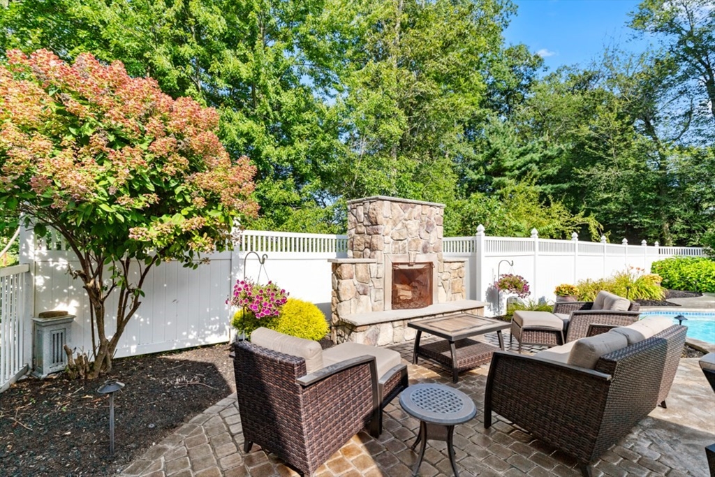 6 Stagecoach Ln