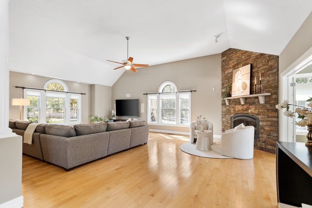 6 Stagecoach Ln