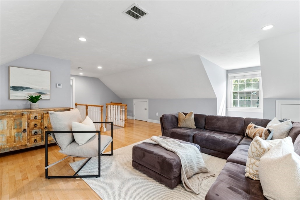 6 Stagecoach Ln