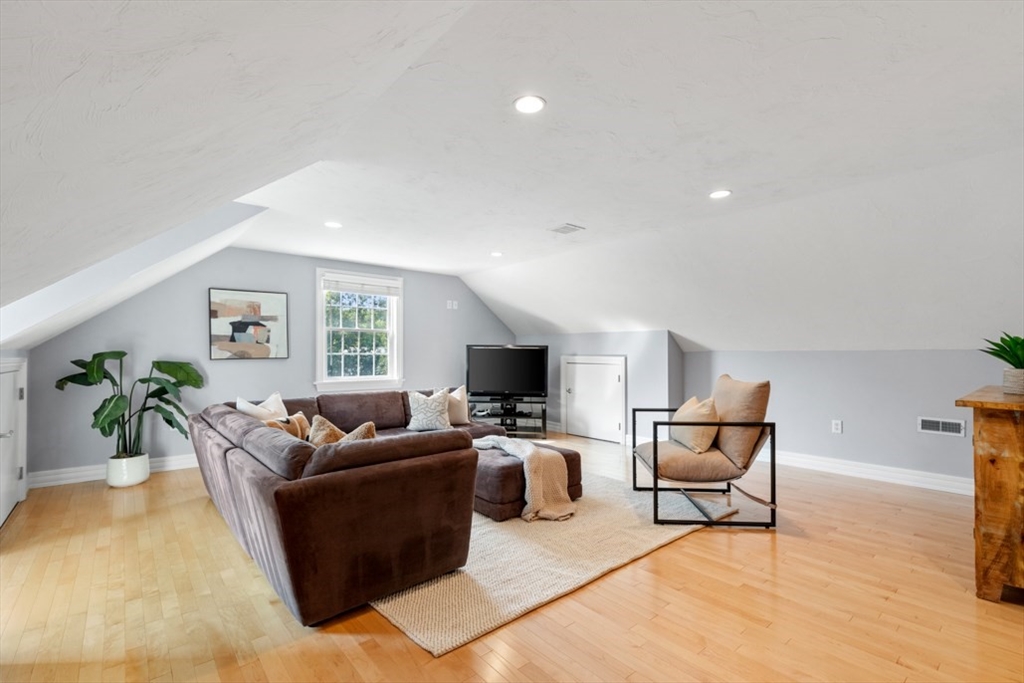 6 Stagecoach Ln
