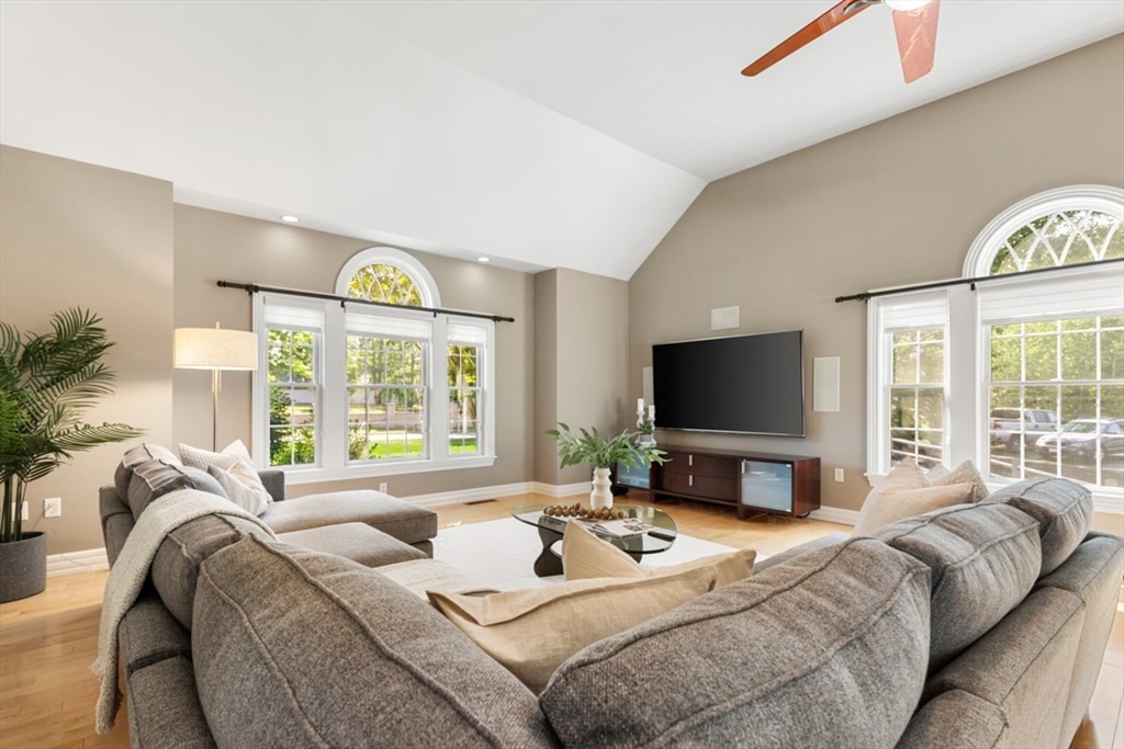 6 Stagecoach Ln