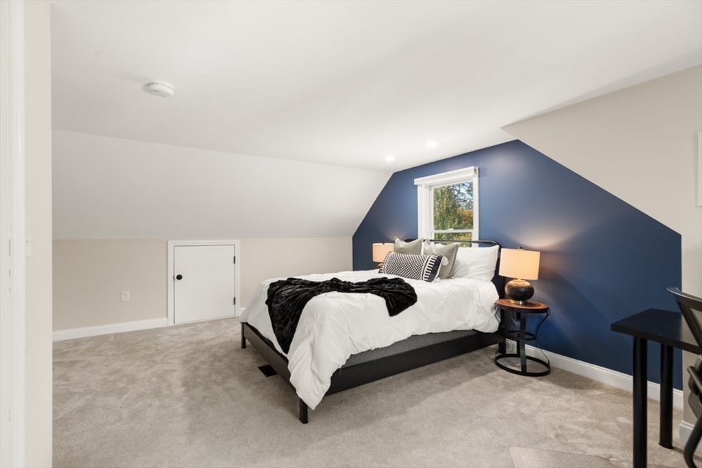 44 Sunset Dr, Beverly