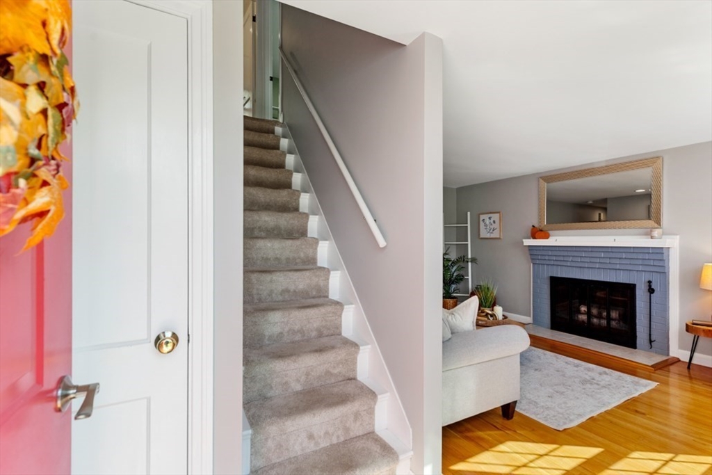 44 Sunset Dr, Beverly