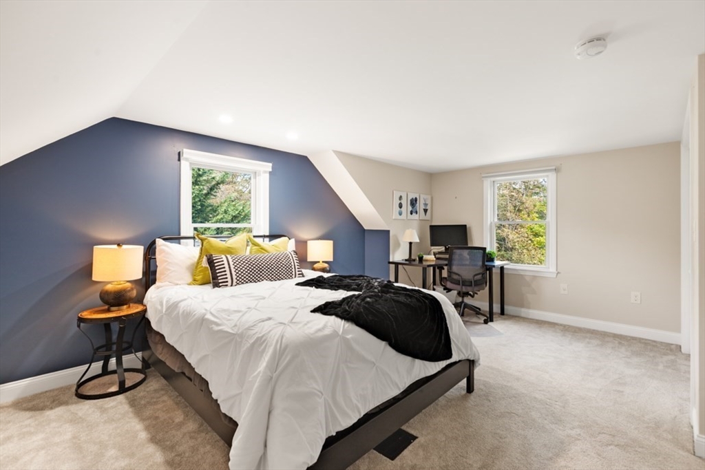 44 Sunset Dr, Beverly