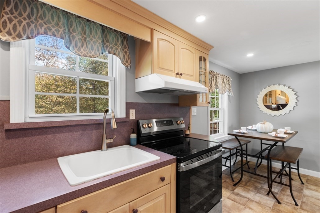 44 Sunset Dr, Beverly