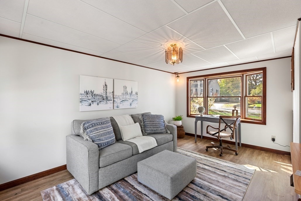 44 Sunset Dr, Beverly