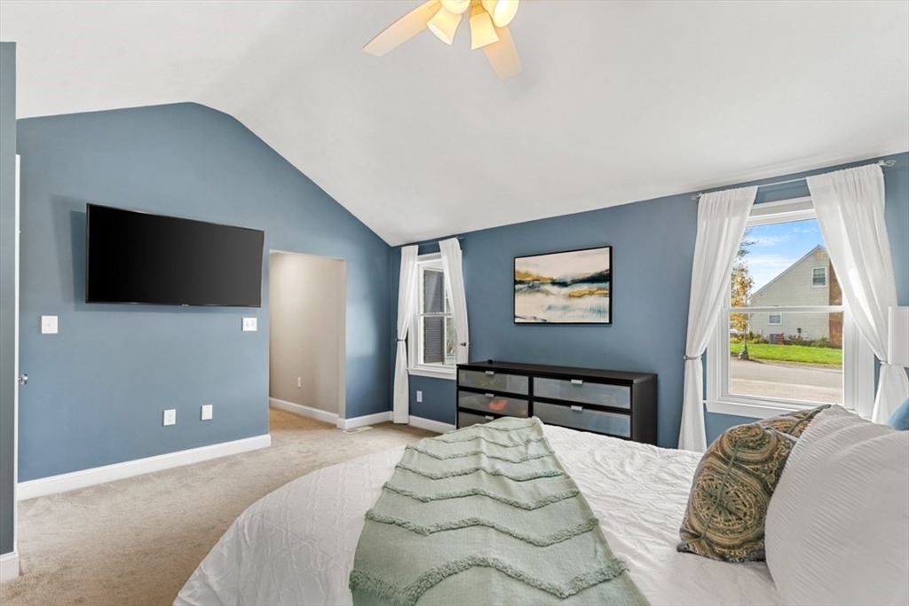 44 Sunset Dr, Beverly