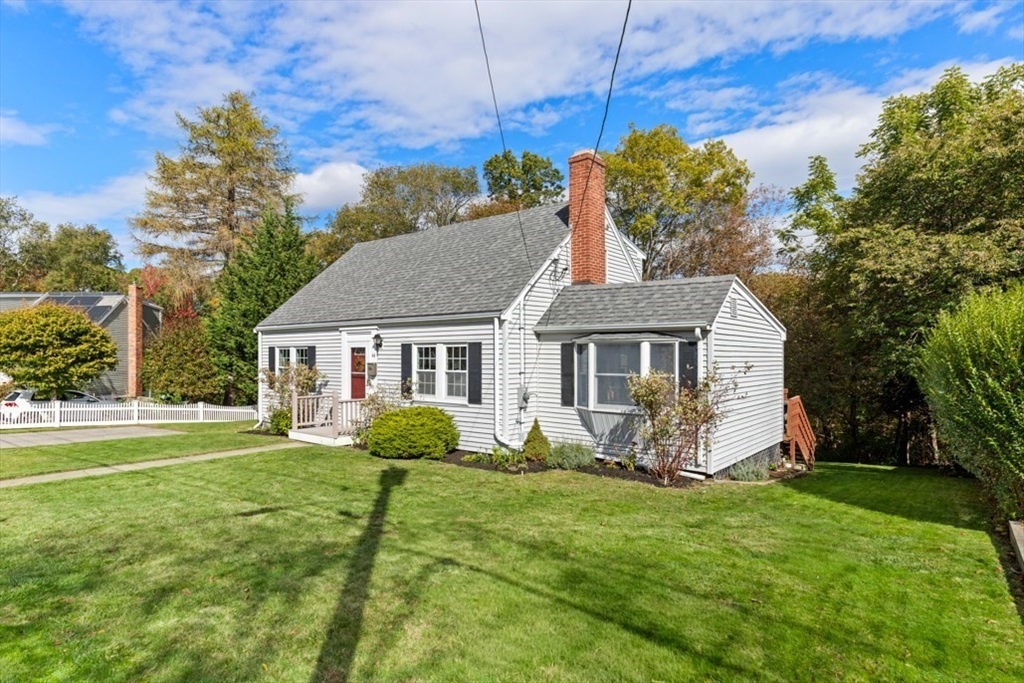 44 Sunset Dr, Beverly