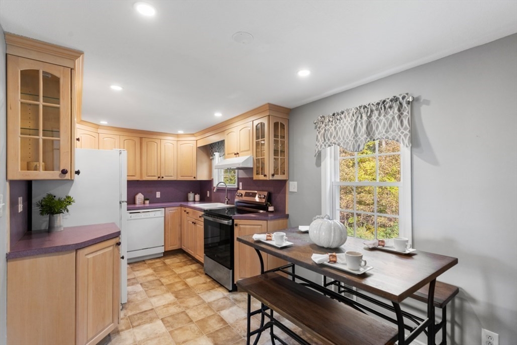 44 Sunset Dr, Beverly