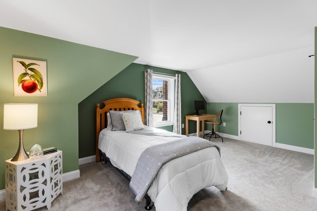 44 Sunset Dr, Beverly