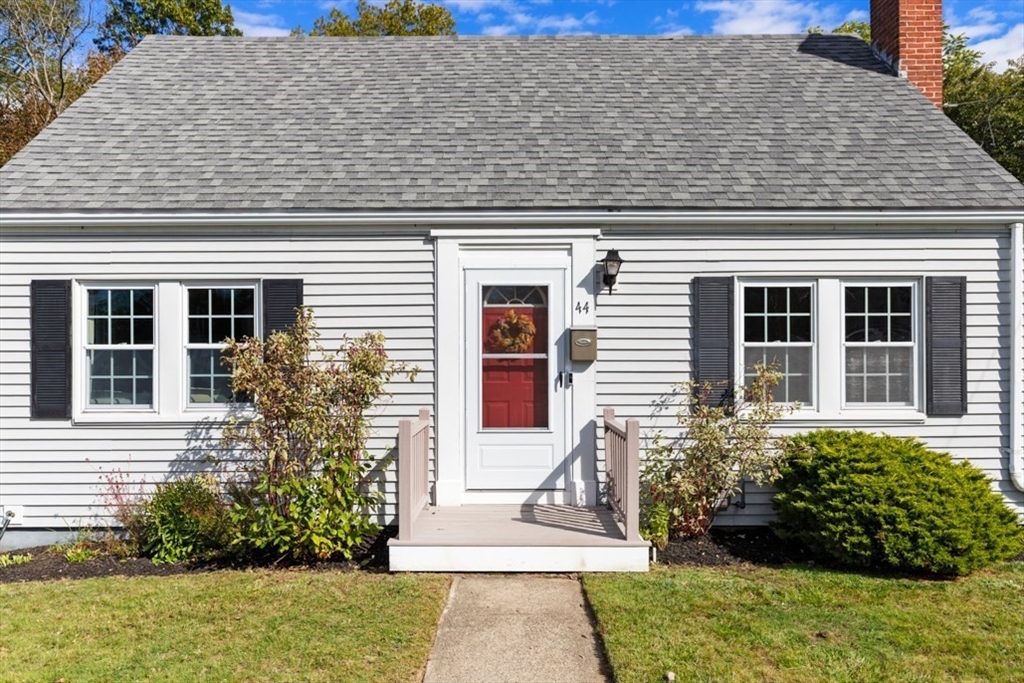 44 Sunset Dr, Beverly