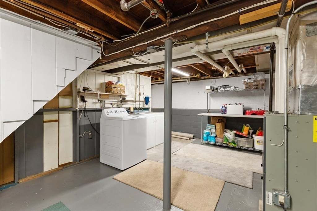 44 Sunset Dr, Beverly