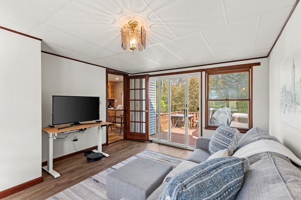 44 Sunset Dr, Beverly