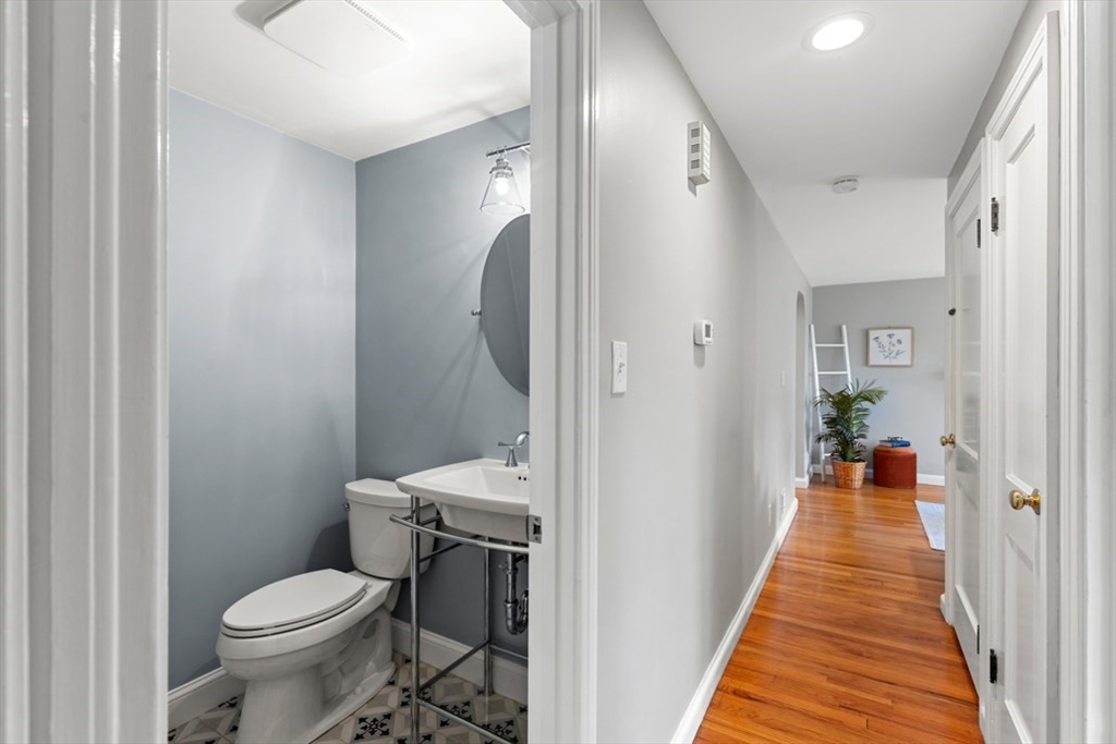 44 Sunset Dr, Beverly