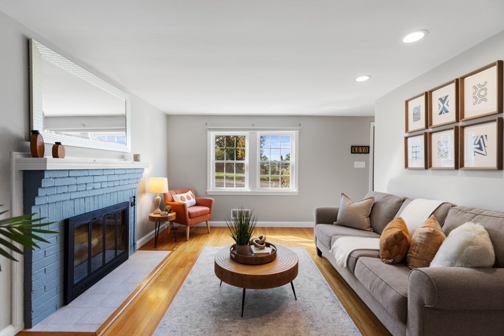 44 Sunset Dr, Beverly