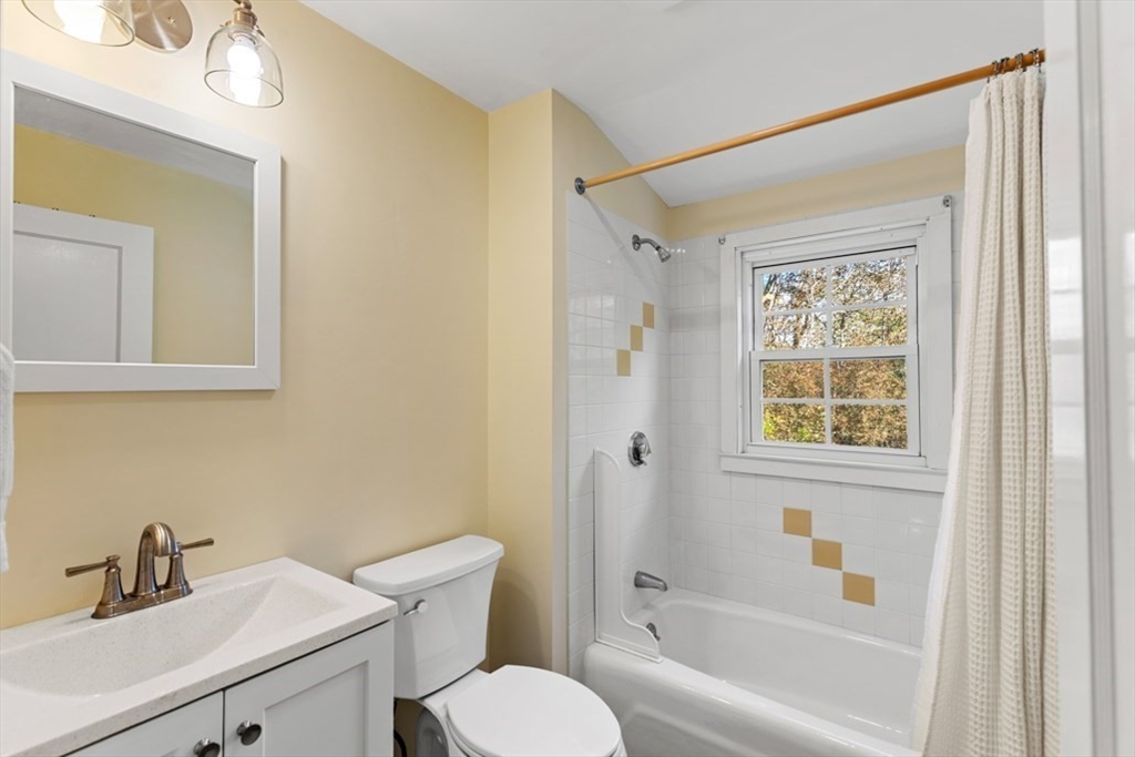 44 Sunset Dr, Beverly