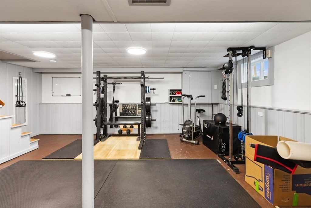 44 Sunset Dr, Beverly