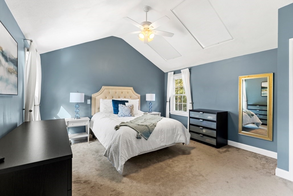 44 Sunset Dr, Beverly