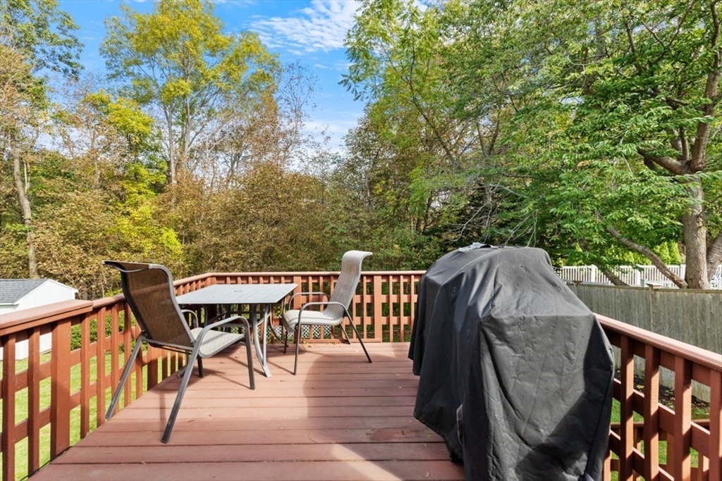 44 Sunset Dr, Beverly