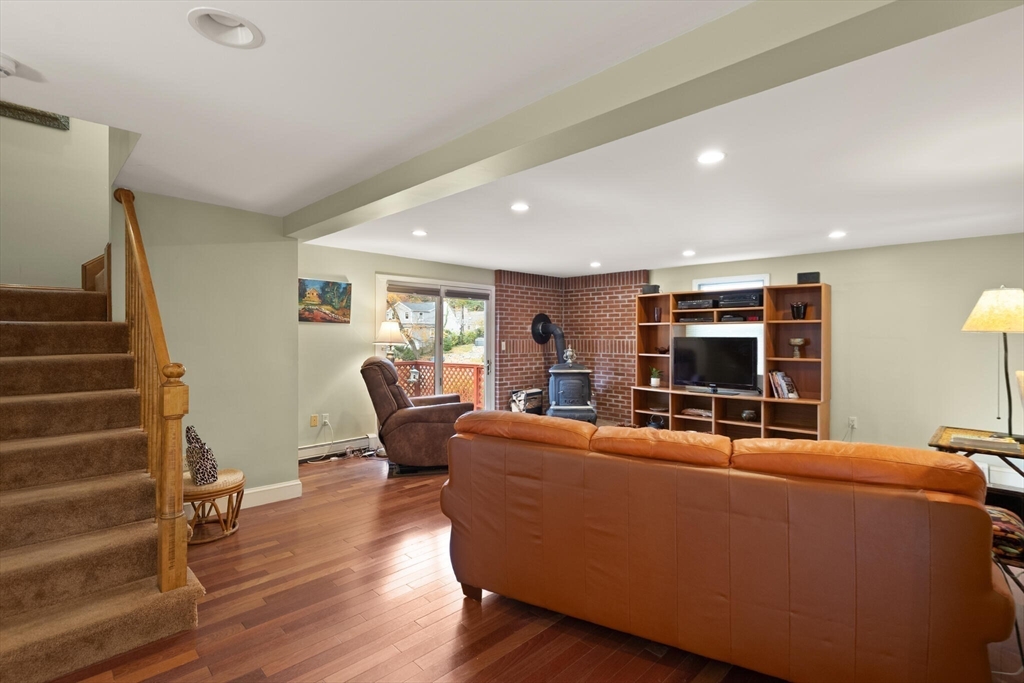 320 Pillings Pond Rd