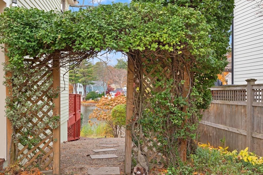 320 Pillings Pond Rd