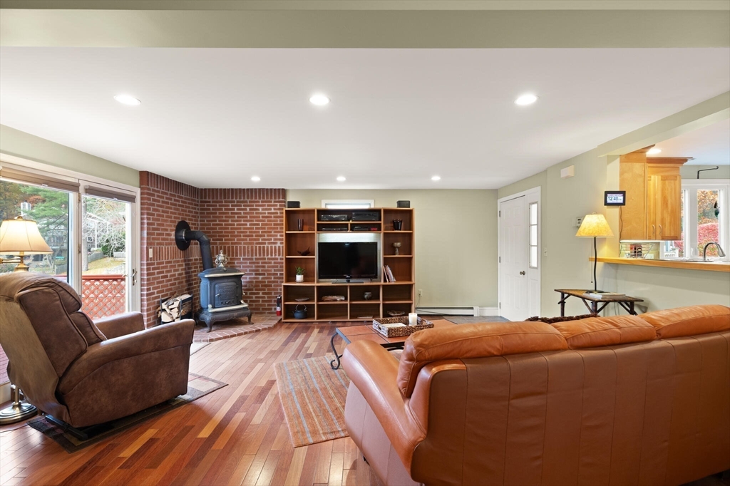 320 Pillings Pond Rd