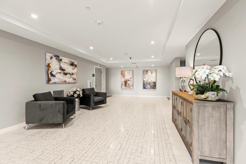 30 Collins Avenue # 000