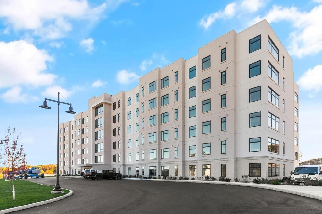 30 Collins Avenue # 000