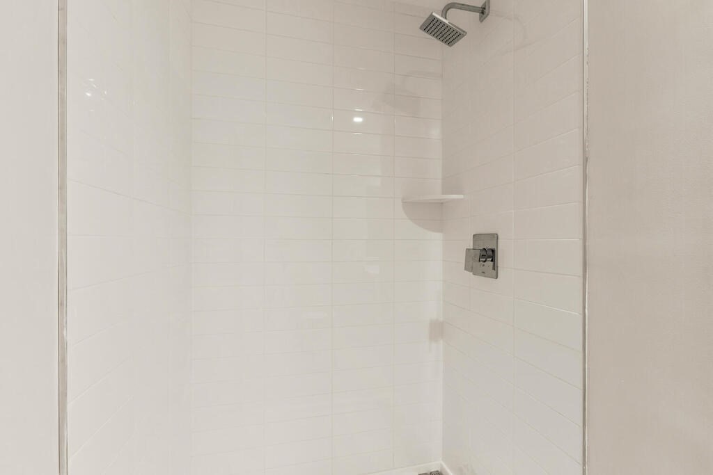 30 Collins Avenue # 000