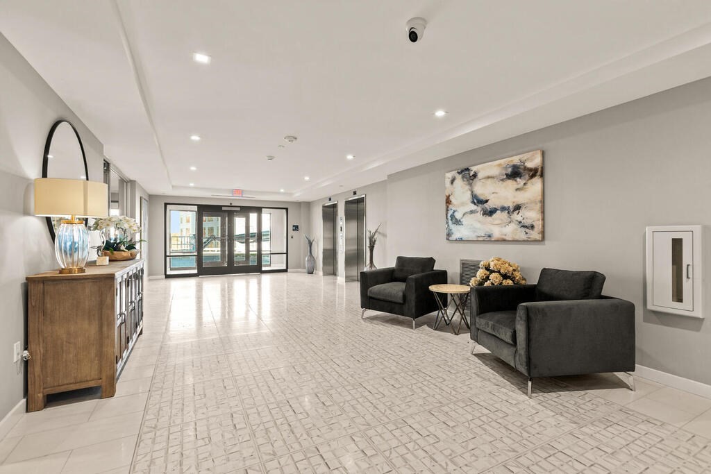 30 Collins Avenue # 000