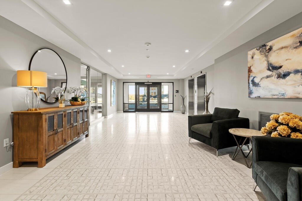 30 Collins Avenue # 000