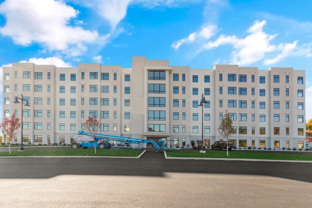 30 Collins Avenue # 000