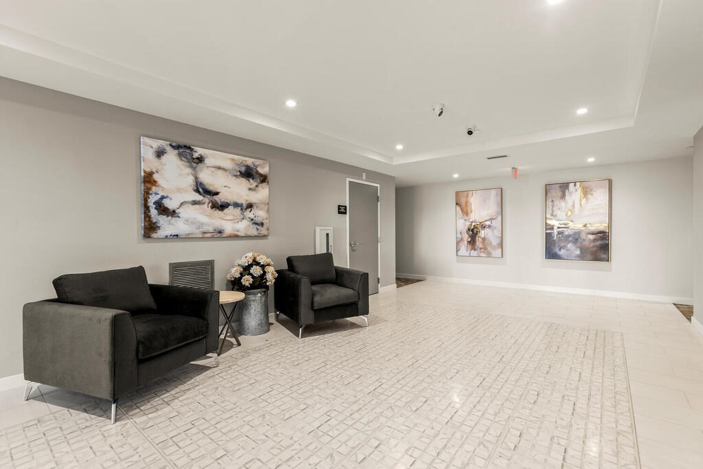 30 Collins Avenue # 000