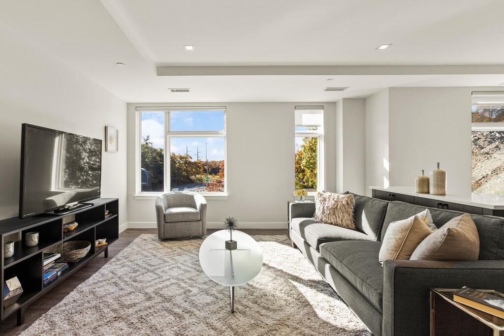 30 Collins Avenue # 000