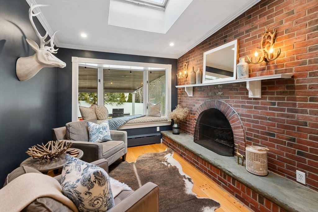 319 Lowell St