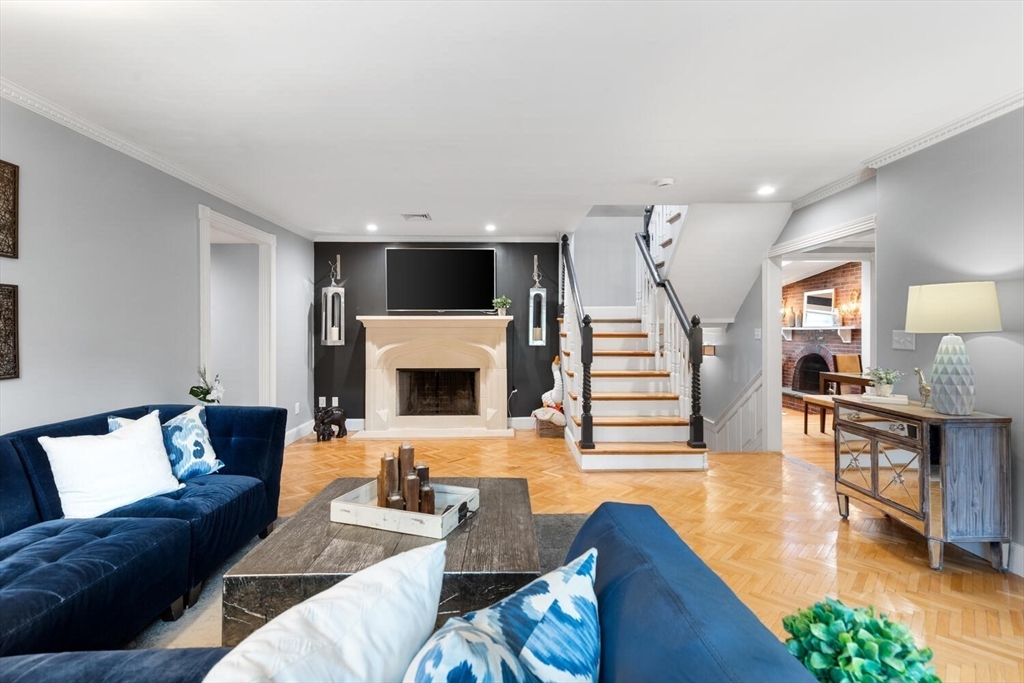 319 Lowell St