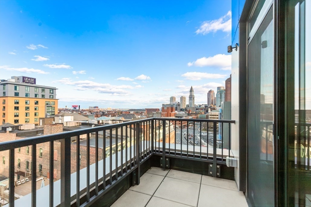 121 Portland St # 902