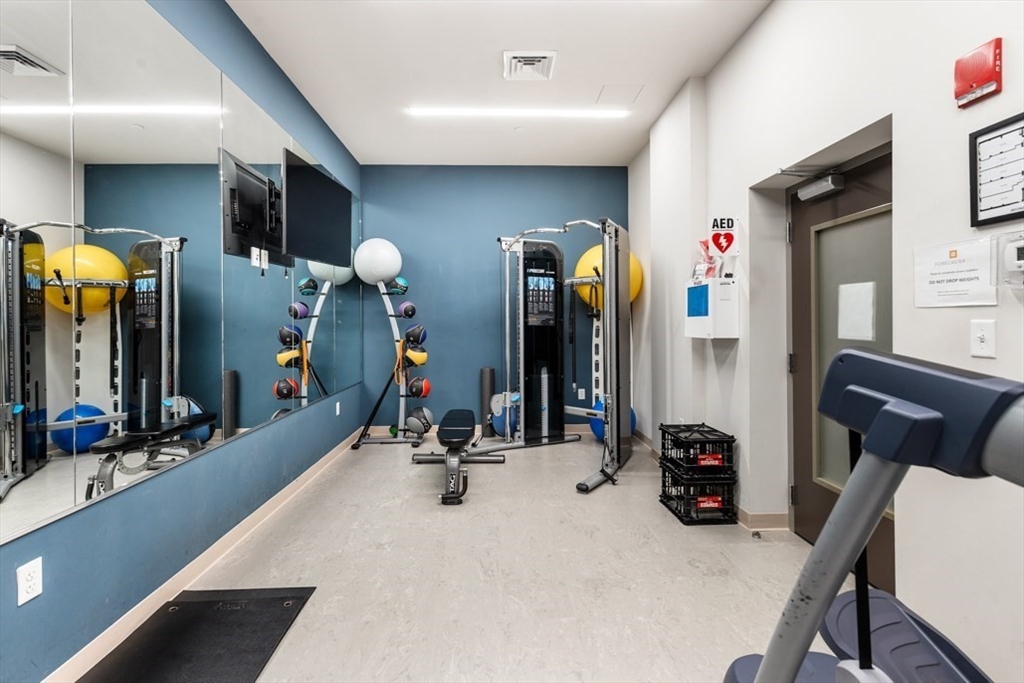 121 Portland St # 902